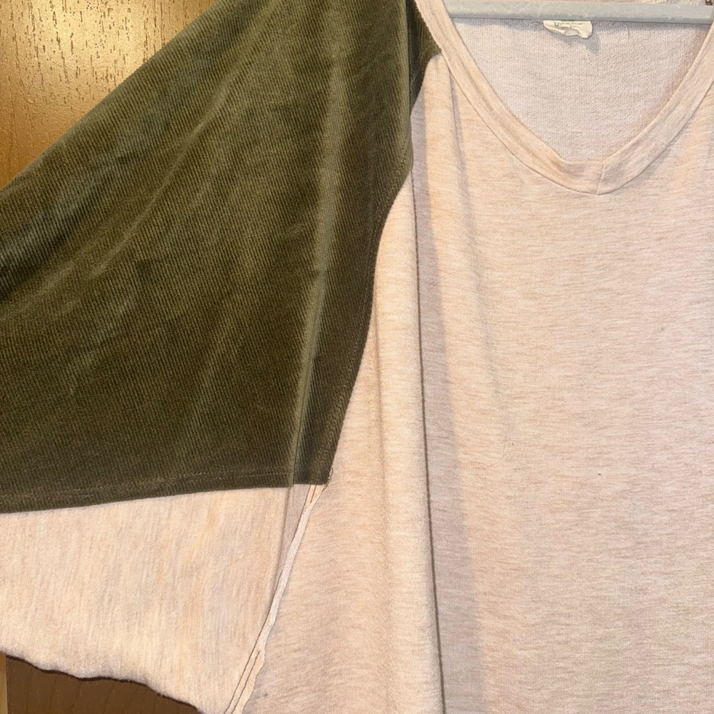 Women's Two-Tone Raglan Sleeve Top - Picture 2 of 2